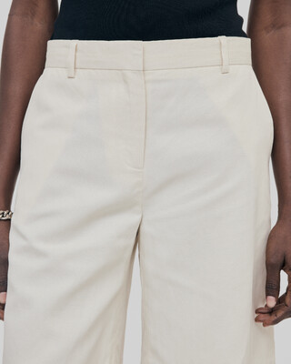 Bermuda shorts in ecru linen and cotton