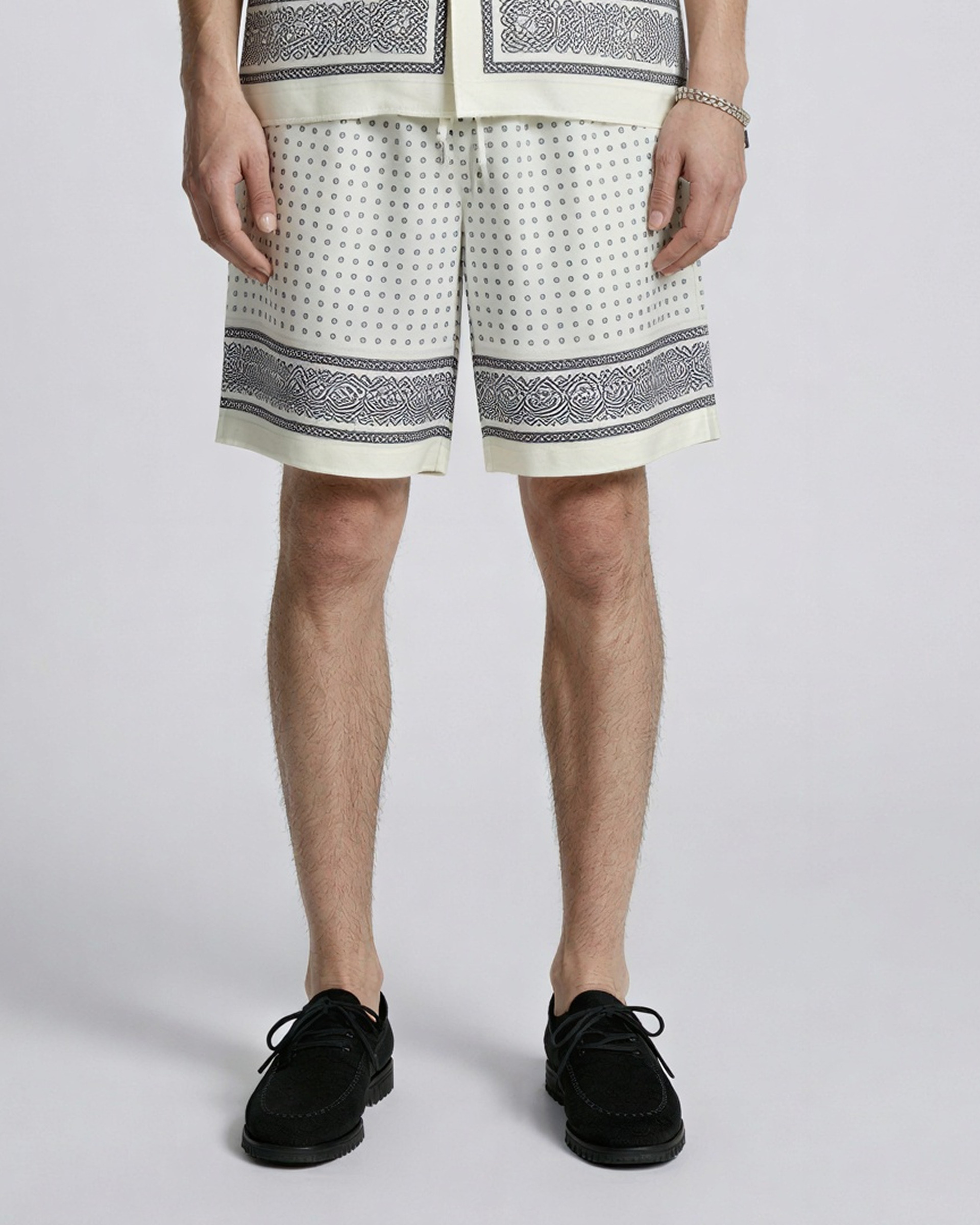 Bandana print shorts ecru