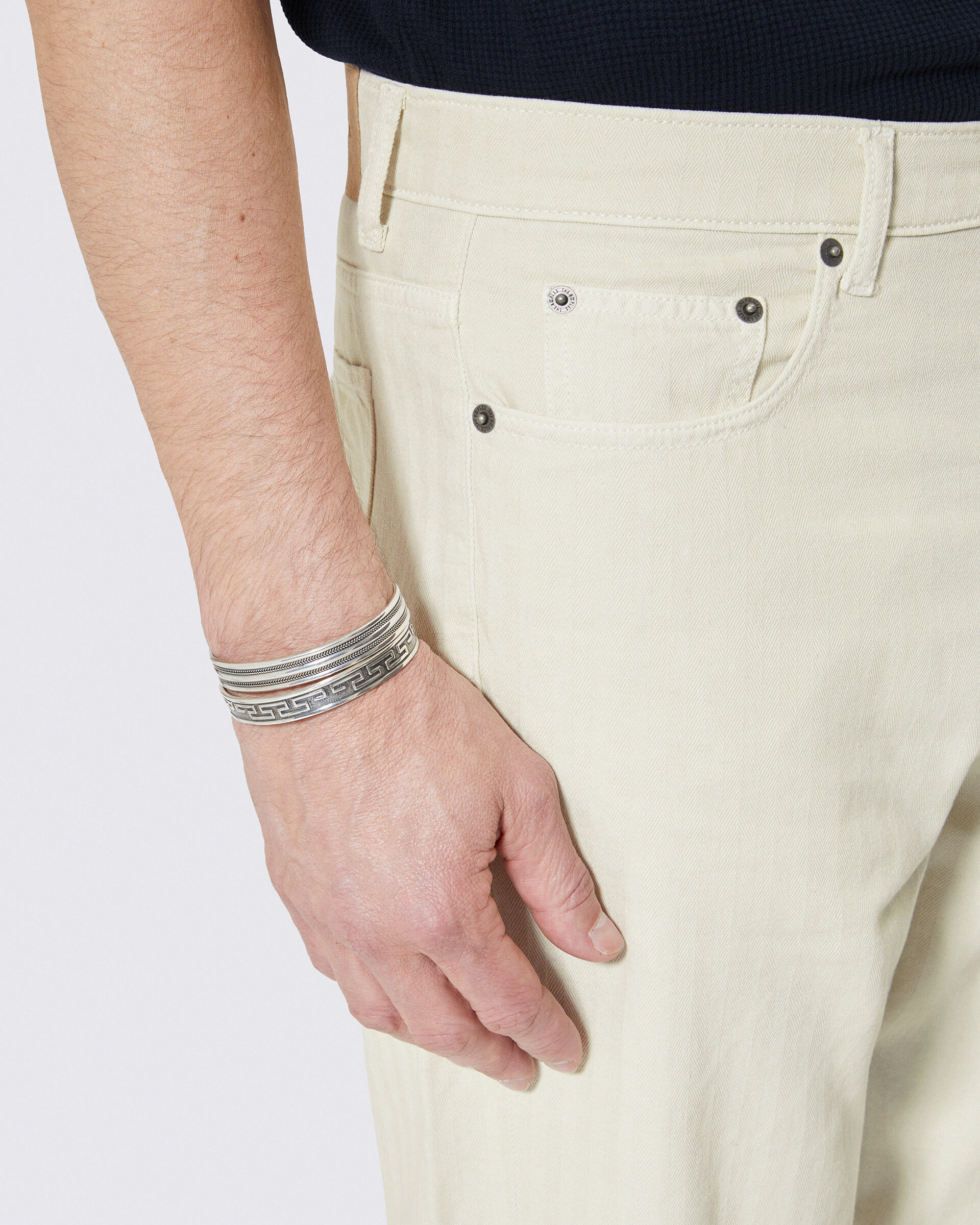 Straight jeans with off-white herringbone pattern