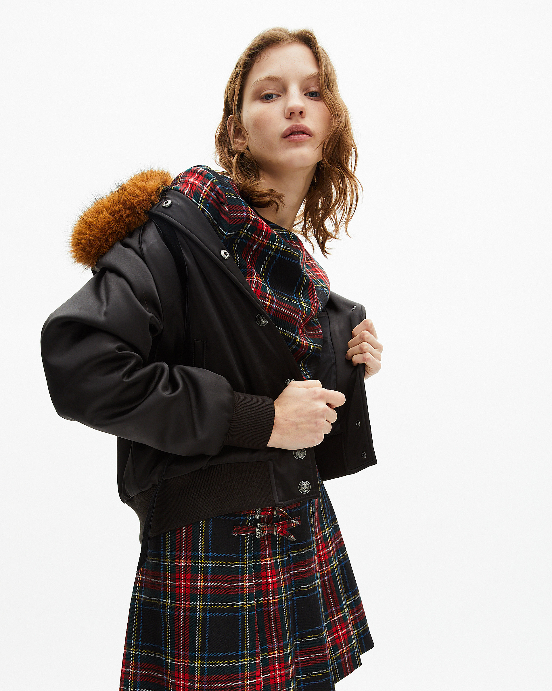 Short tartan skirt in red and black