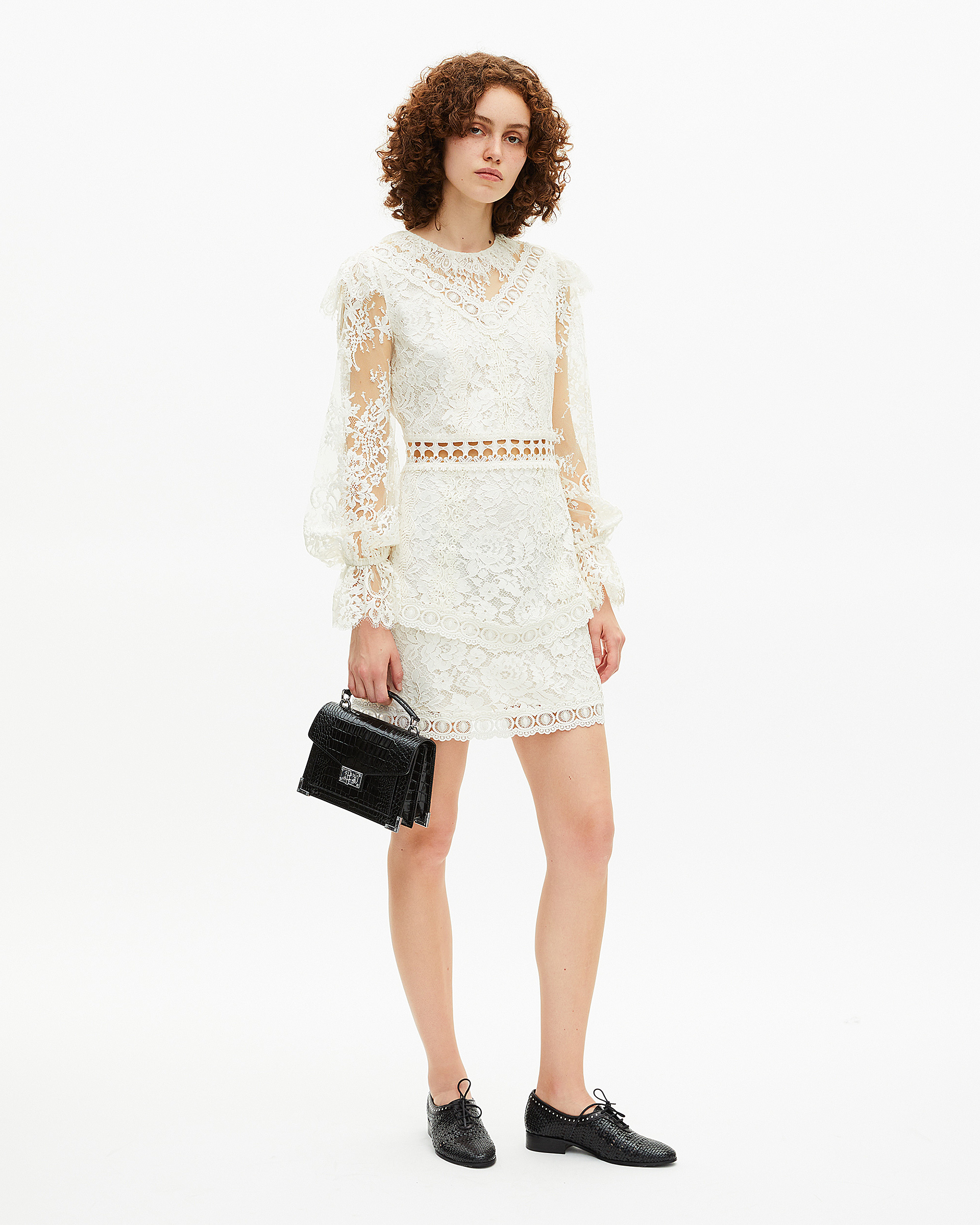 Short dress in ecru lace