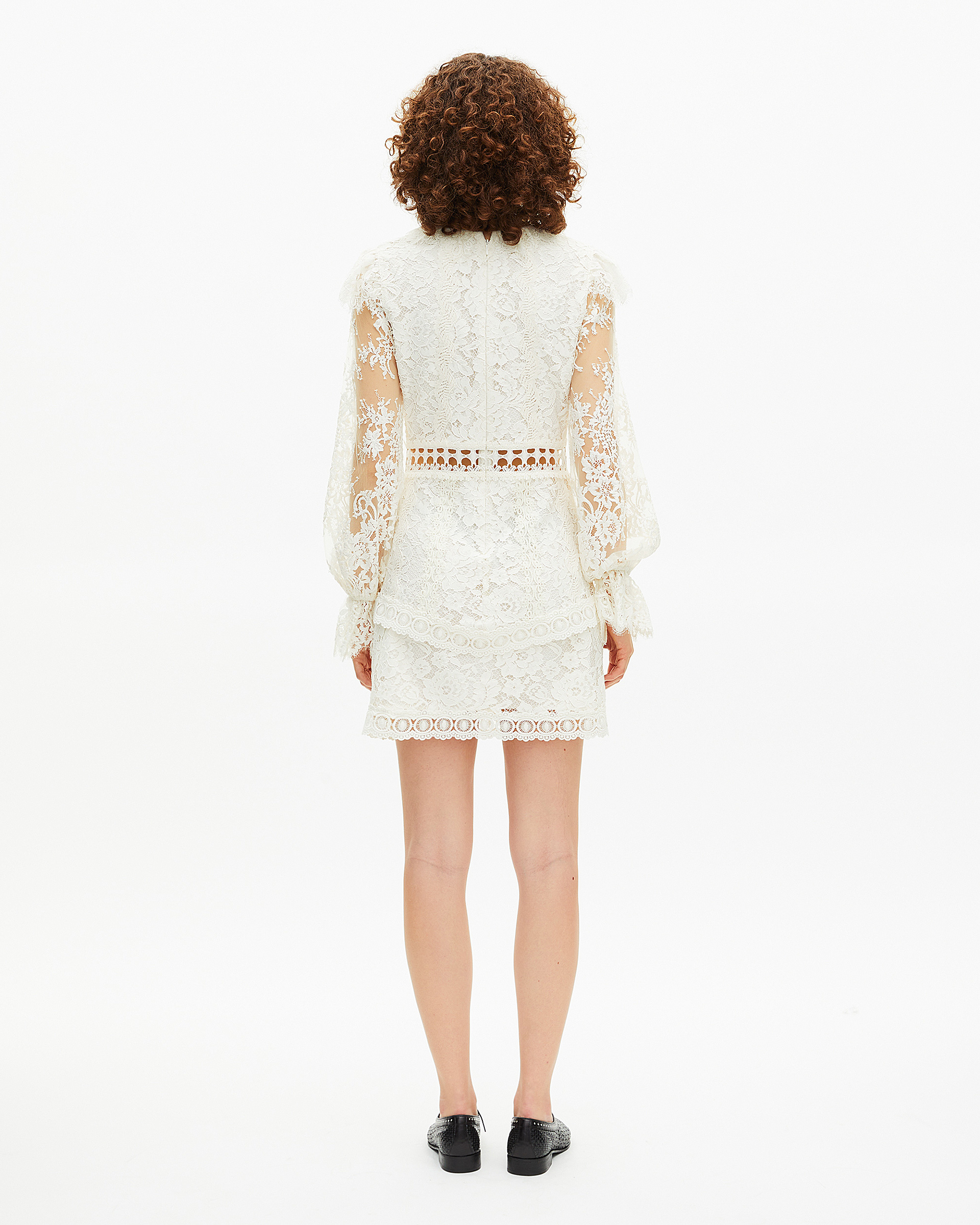 Short dress in ecru lace