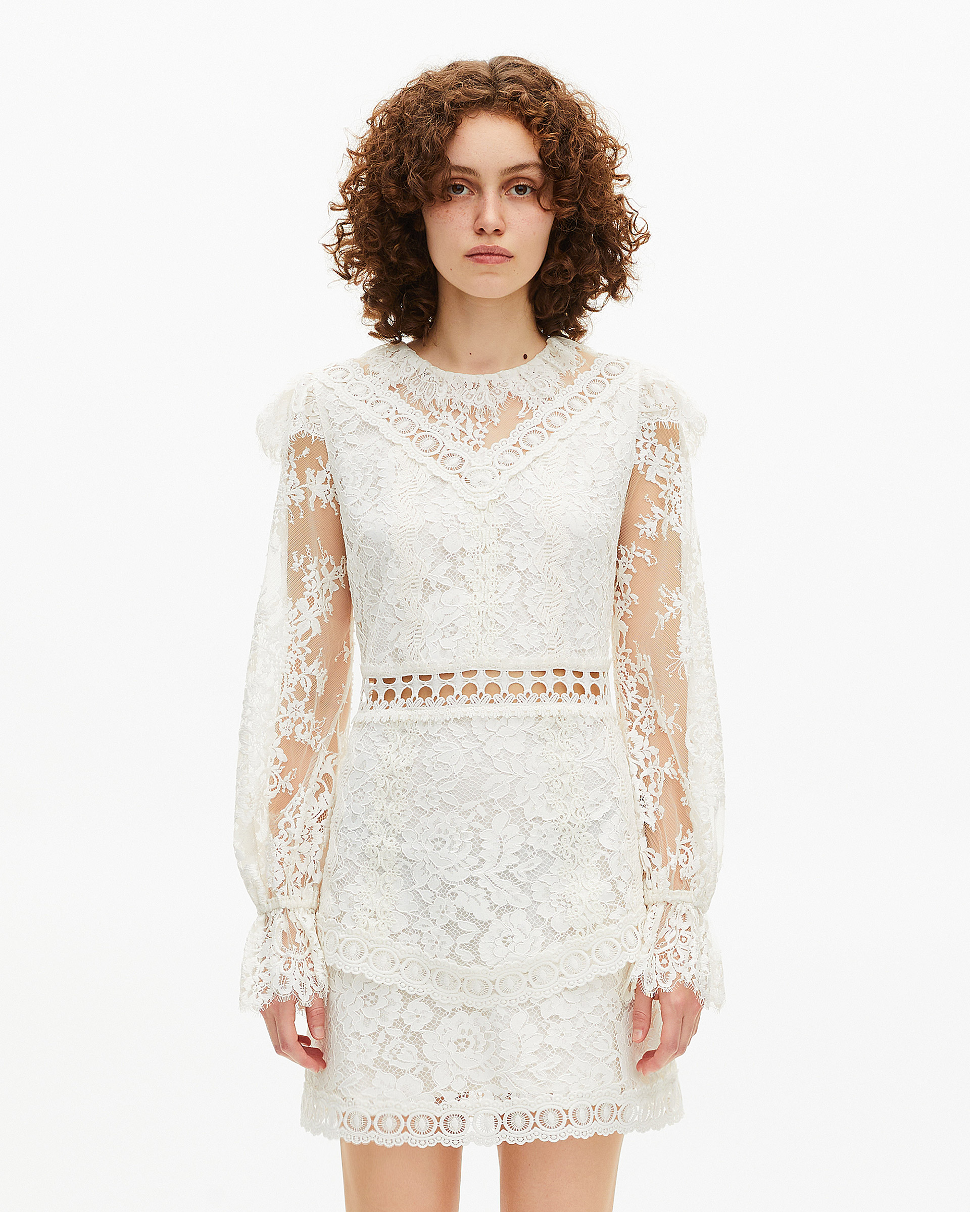 Short dress in ecru lace