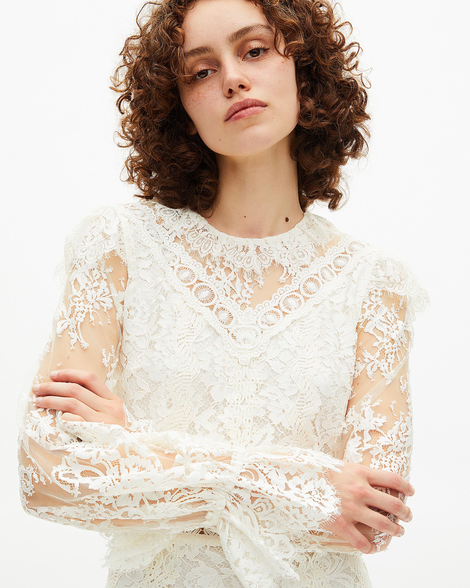 Short dress in ecru lace