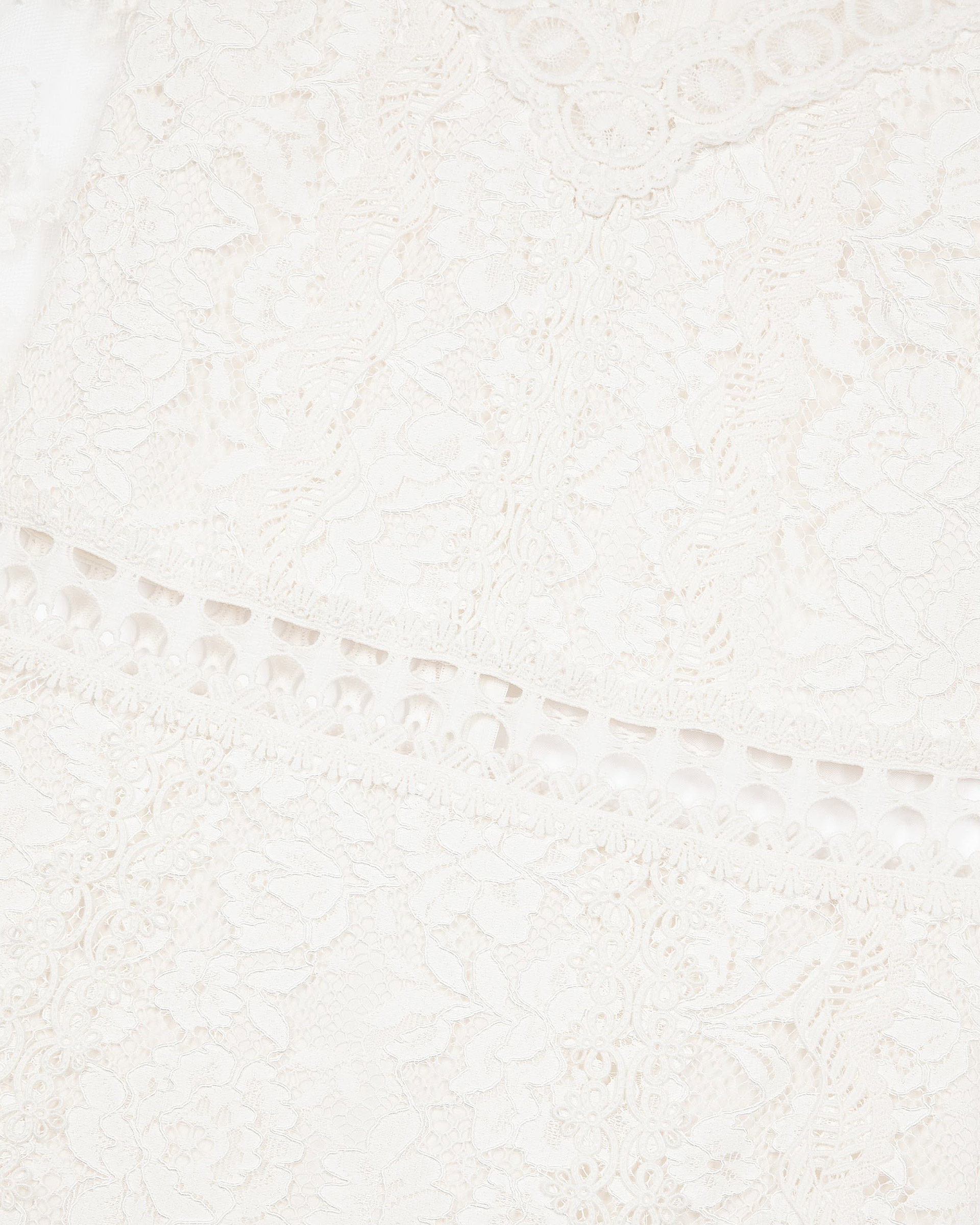 Short dress in ecru lace