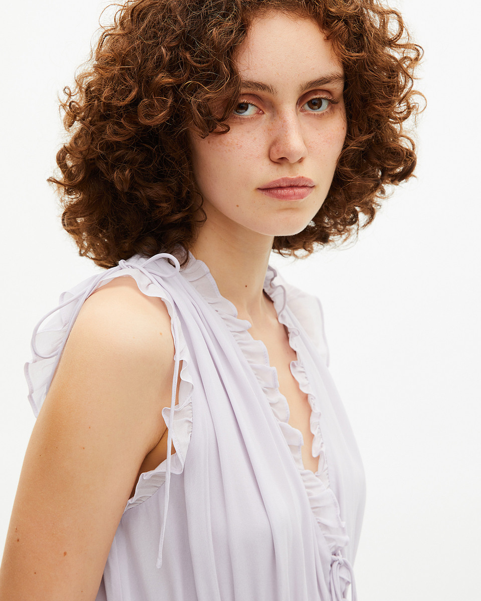 Short dress with lilac ruffles