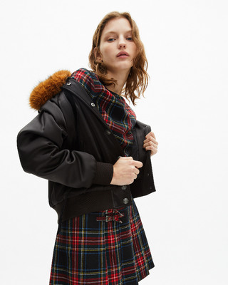 Short tartan skirt in red and black