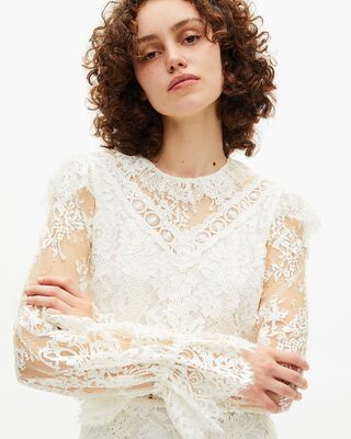 Short dress in ecru lace