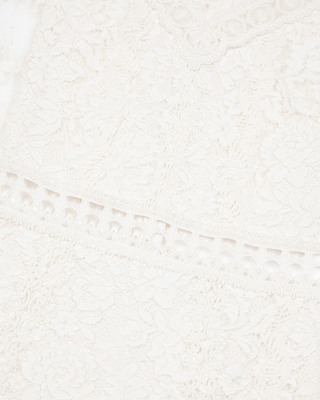 Short dress in ecru lace